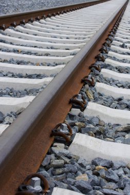 Portre biçiminde yeni inşa edilmiş tren rayları