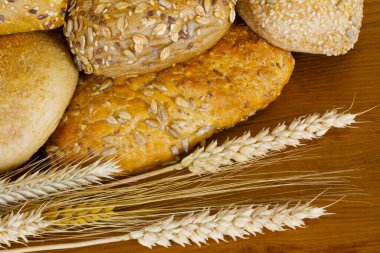 Mısır gevreği kulaklı çoklu tohum ruloları