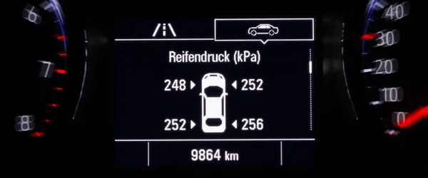 Info display in modern cars with tire pressure display