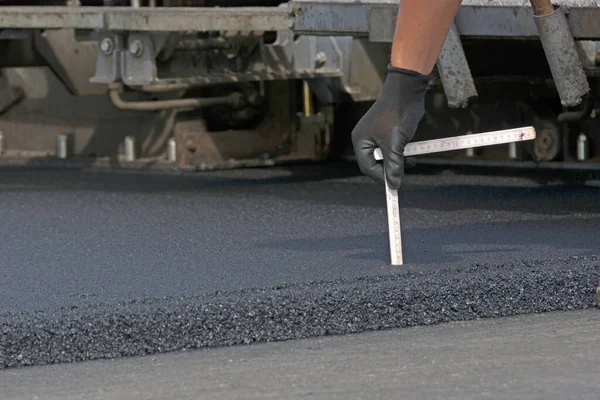 Überprüfung Der Asphaltdeckschicht — Stockfoto