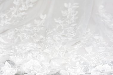 Trenli, formatlı beyaz gelinlik