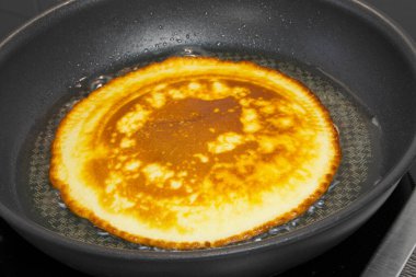 Prepare pancakes in a pan 