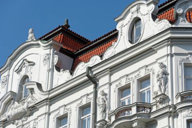 Yüksek kalite, tamamen yenilenmiş eski binalar.