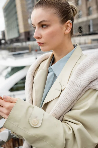Young Woman Trench Coat Looking Away Urban Street Berlin — Stock Photo, Image