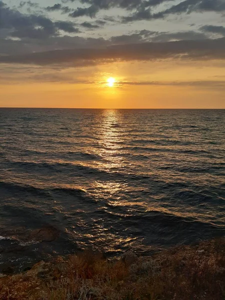 Yaz günü Seine nehrinin manzarası