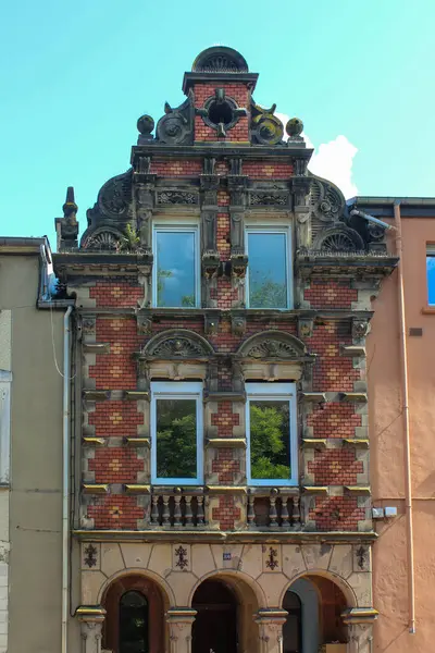 altes haus schne fassade aus kleinen roten ziegeln