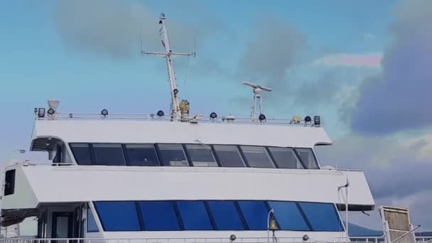 Video Close Van Cabine Van Een Zeeschip Met Vlag Van — Stockvideo