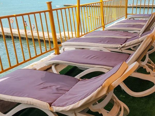 Empty Deck Chairs Mattresses Air Aerarium Relaxing Beach Hotel Resort — Stock Photo, Image