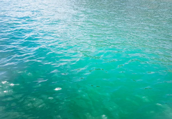 Ιστορικό Μιας Ήρεμης Θάλασσας Σμαραγδένιο Καθαρό Νερό Και Ήλιο — Φωτογραφία Αρχείου