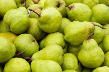 Taze ve lezzetli armut - Pyrus komünü