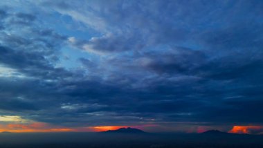 İnsansız hava aracından otoban görünümü.