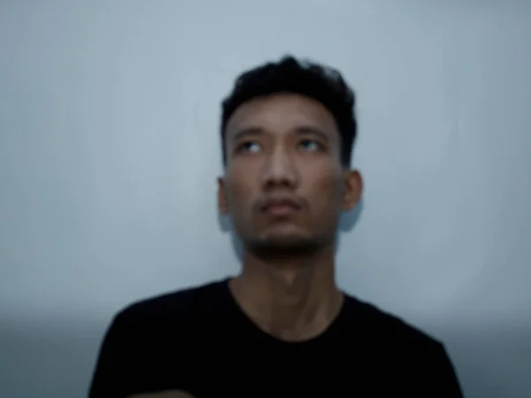 Adulto Asiático Homem Mostrando Pensamento Gesto Com Seus Olhos Olhando — Fotografia de Stock