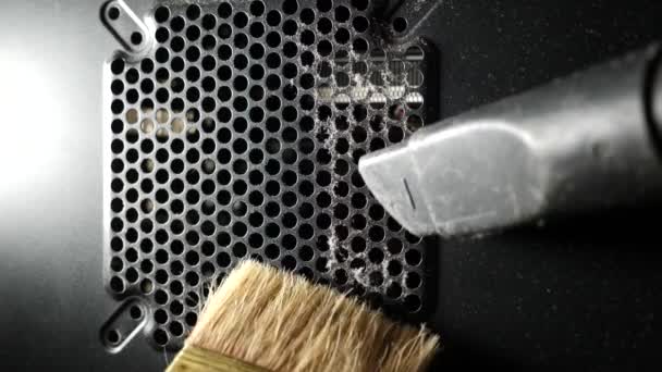 Μόλυνση Σκόνης Της Σχάρας Του Υπολογιστή Φροντίδα Και Καθαρισμός — Αρχείο Βίντεο