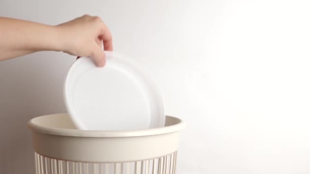 Пластиковая Пластина Сбрасывается Свалки Переработки Утилизации — стоковое видео