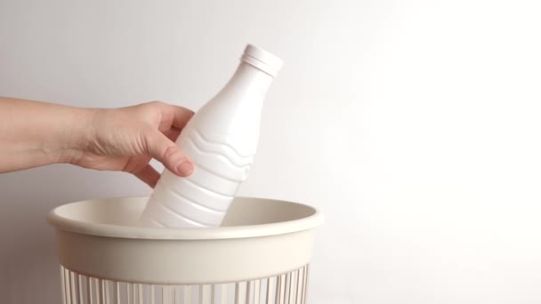 Empty Plastic Bottle Thrown Away Landfill Disposal Recycling — Vídeo de Stock