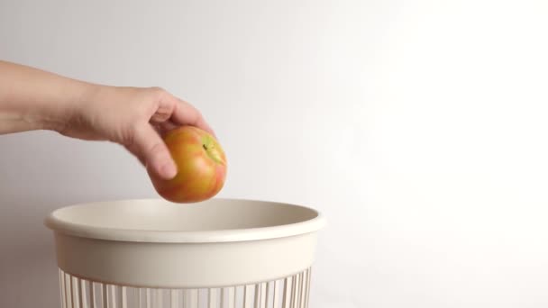 Overdue Apples Dumped Landfills Processing Disposal — Vídeo de Stock