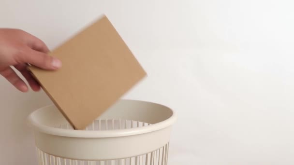 Картонні Коробки Скидаються Звалища Переробки Утилізації — стокове відео