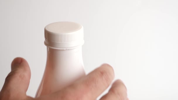 Den Deckel Der Joghurtflasche Aufschrauben Gesunde Ernährung Milchprodukte — Stockvideo