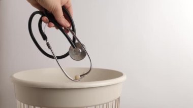 Stetoskop geri dönüşüm ve imha için kullanılıyor.