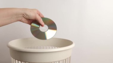 CD / DVD geri dönüşüm ve imha için kullanılıyor