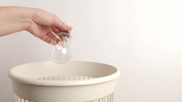 Lámpara Incandescente Elimina Vertedero Para Eliminación Reciclaje — Vídeos de Stock