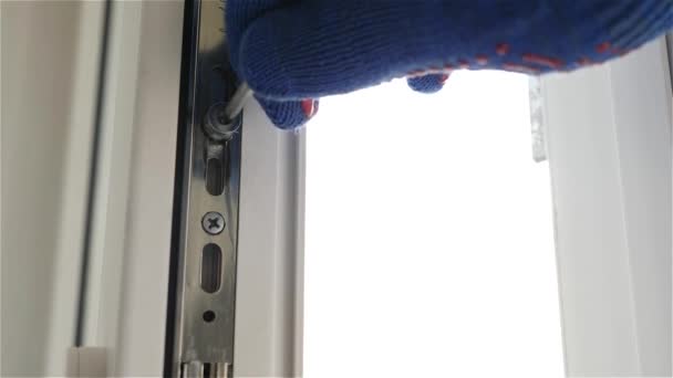 窗口硬件设置 窗户护理 准备过冬的窗户窗口服务工程师 — 图库视频影像