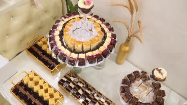 Τραπέζι Γλυκό Κέικ Γλυκά Και Γλυκά — Αρχείο Βίντεο
