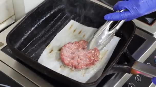 Frying Meat Make Burger — ストック動画