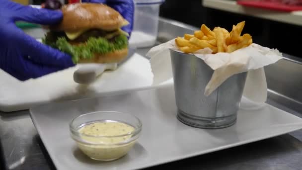 Serving Food Burger Fried Potatoes Sauce — Stok Video