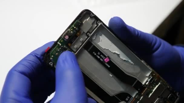 Mobile Phone Repair Tool Broken Phone Display Digital Gadget Service — Vídeo de Stock