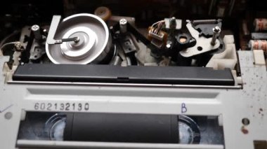 VHS cassette playback. Work of the tape of the extended mechanism