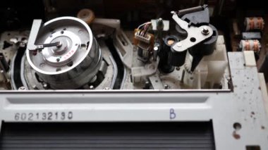 Download VHS cassette. Work of the tape of the extended mechanism
