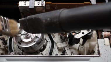 Cleaning and repair of the tape of the extended mechanism of VHS player