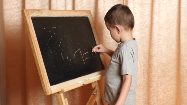 Learning Home Boy Learns Write Chalk Blackboard — 비디오