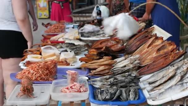 Street Trade Fish Seafood Seller Drives Away Flies Other Insects — Video Stock