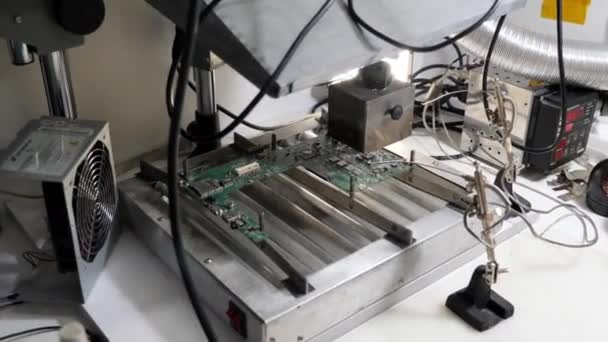 Löten Einer Computerplatine Laptop Reparieren Computer Service — Stockvideo