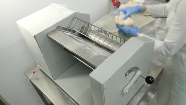 Process Rolling Out Dough Desired Thickness Roll Out Dough Further — Vídeo de Stock