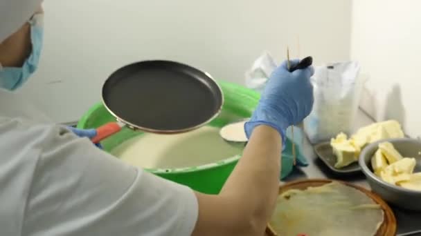 Frying Pancake Batter Preparation Pancakes Work Kitchen Semi Finished Product — стоковое видео