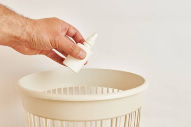 Plastik sprey geri dönüşüm ve imha için kullanılıyor.