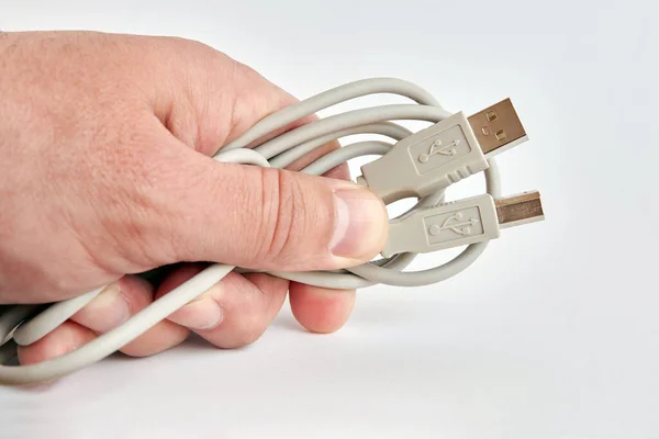 Usb电缆 用于将数字小玩艺儿连接到个人电脑上 — 图库照片