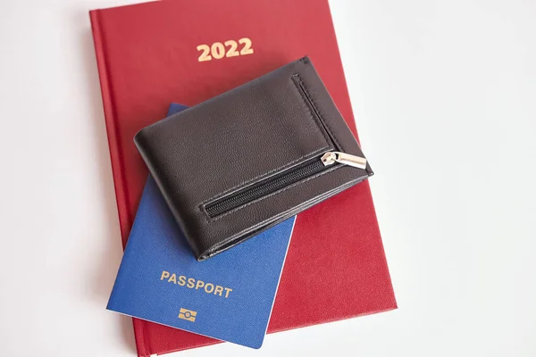 Passaporte Com Caderno Vermelho Carteira Fundo Branco — Fotografia de Stock