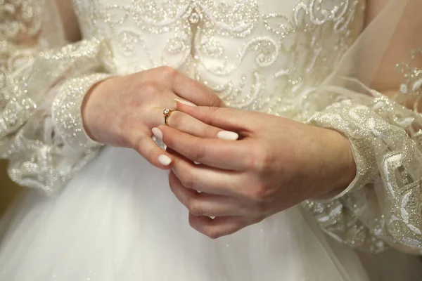 Novia Con Anillo Boda Mano —  Fotos de Stock