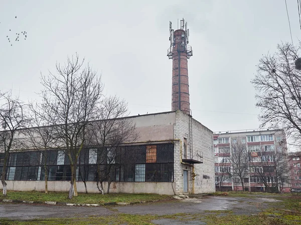 Stary Opuszczony Budynek Fabryczny Mieście — Zdjęcie stockowe