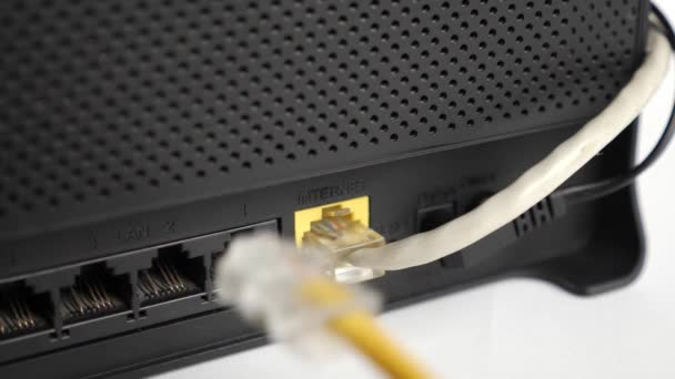 Kabel Sieciowy Podłączenia Internetu Jest Podłączony Routera — Wideo stockowe