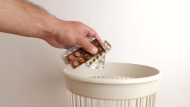 Gecikmiş uyuşturucular imha ve geri dönüşüm için atılıyor.