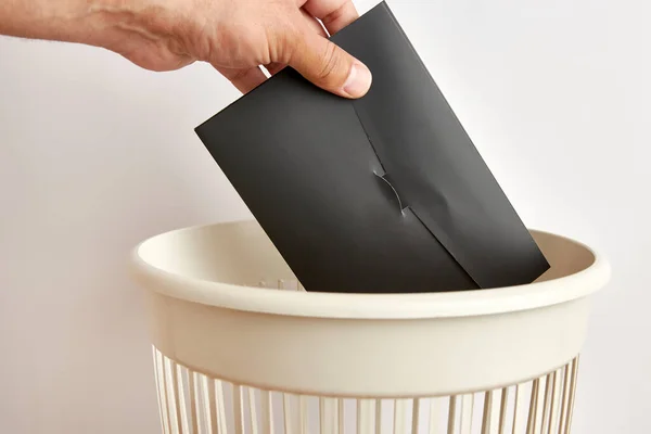 Sobre Papel Negro Descarta Para Reciclaje Eliminación — Foto de Stock
