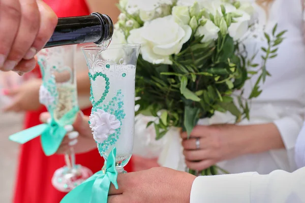 Champagne Poured Glasses Brides — Stock Photo, Image