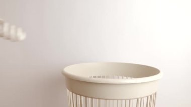 Ampuller geri dönüşüm ve imha için atılıyor..