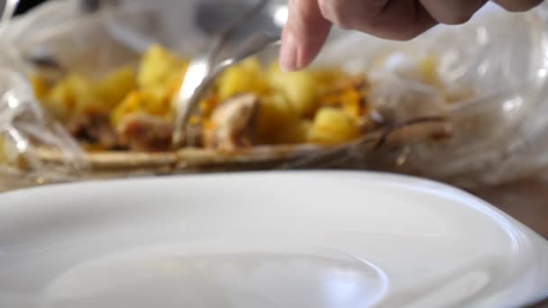 Coloque Batatas Cozidas Hora Carne Prato — Vídeo de Stock