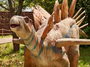 Vahşi doğada Ankylosaurus dinozor modeli. Tarih öncesi bir hayvan türü..